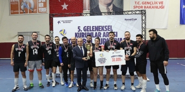 kurumlararasi-voleybol-turnuvasinda-sampiyon-kucukcekmece-itfaiye-HQmMg4Rw.jpg