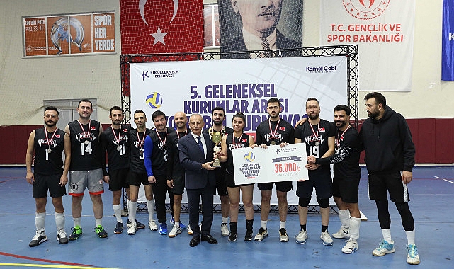 kurumlararasi-voleybol-turnuvasinda-sampiyon-kucukcekmece-itfaiye-HQmMg4Rw.jpg